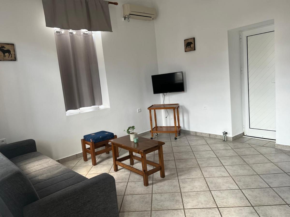 Athina Rooms Karvounades Εξωτερικό φωτογραφία