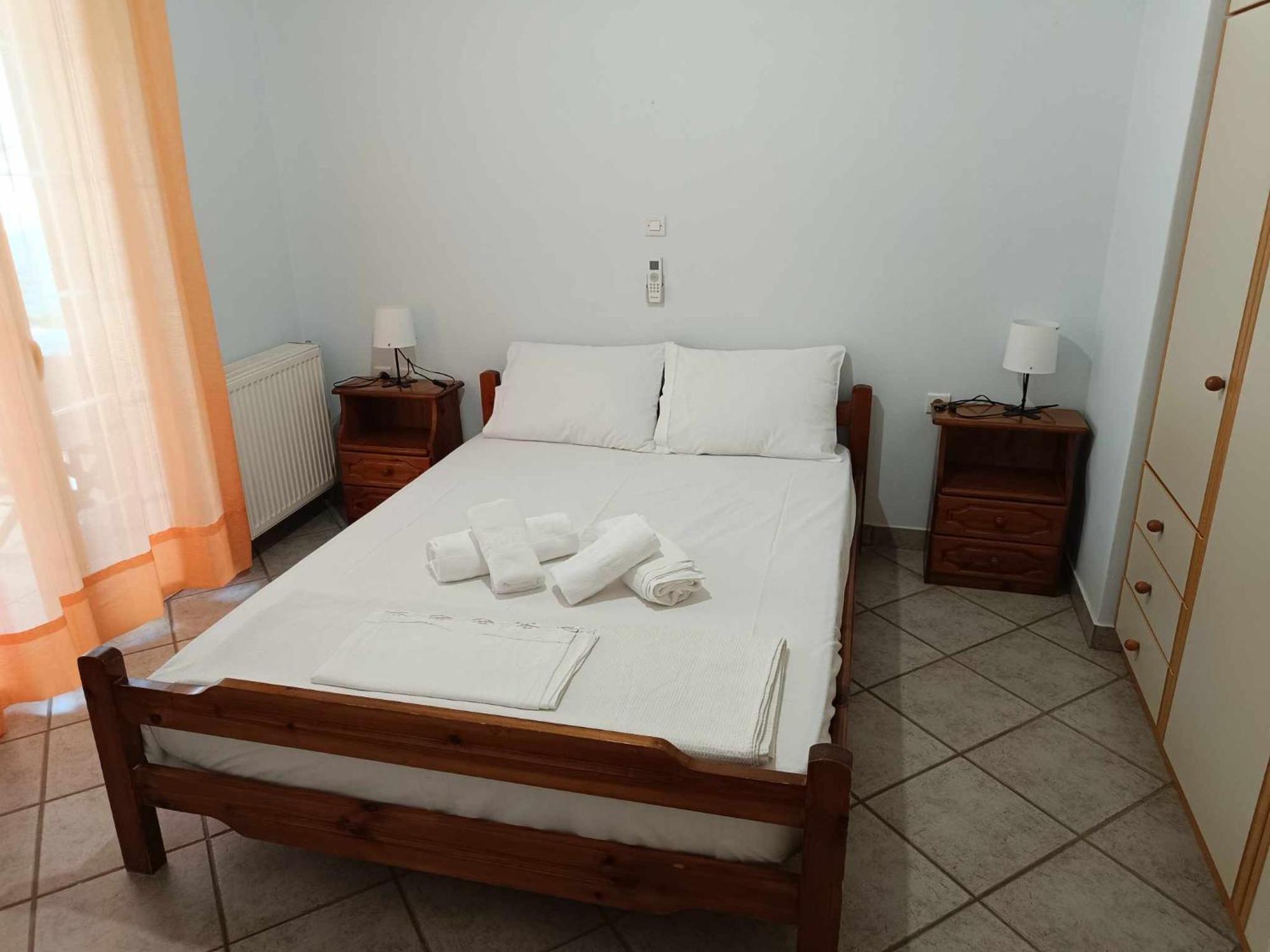 Athina Rooms Karvounades Εξωτερικό φωτογραφία